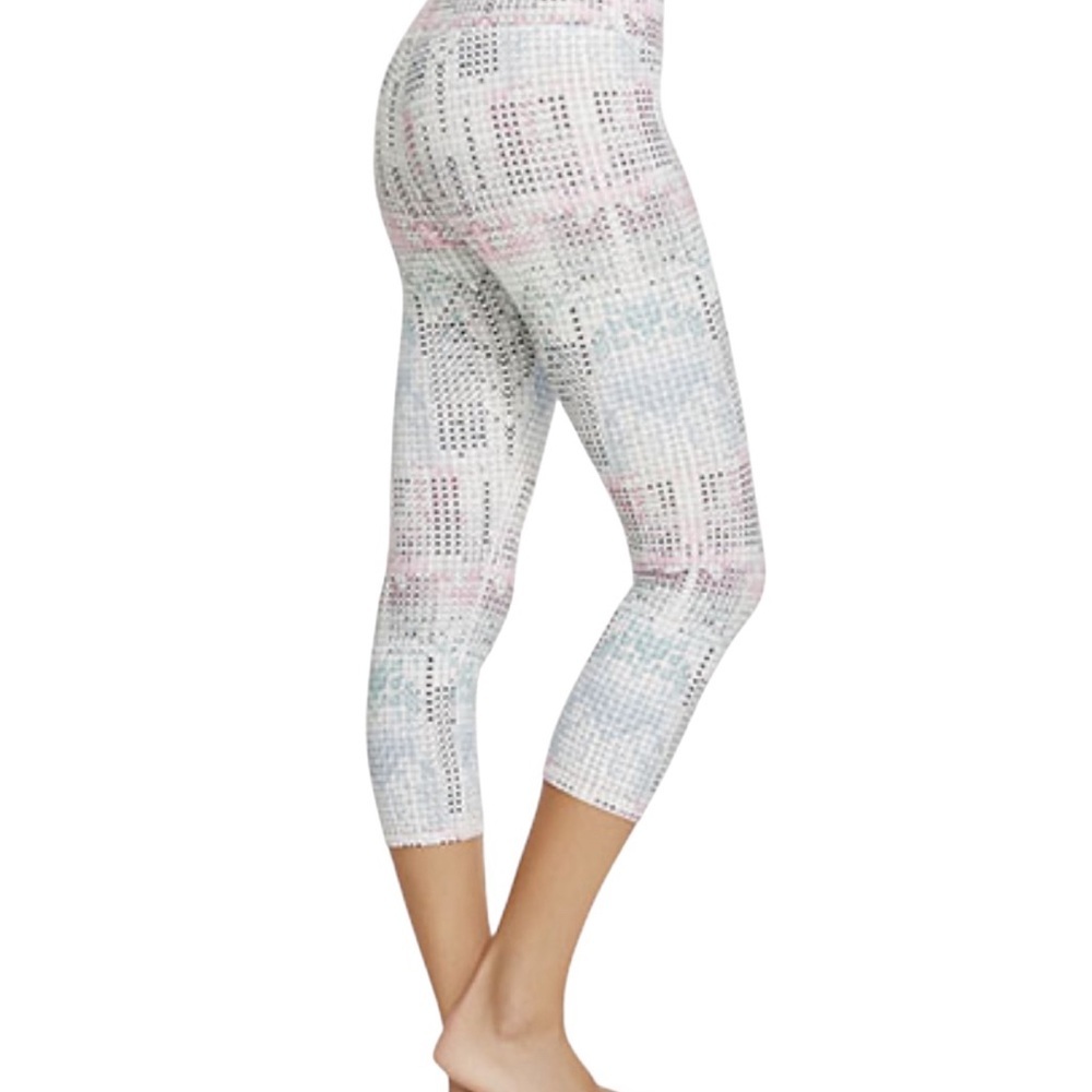Fabletics Define PowerHold® Mid-Rise Capri Size Small